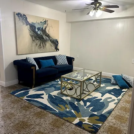 Shared Room For Women - Queen Room - Bunk 3